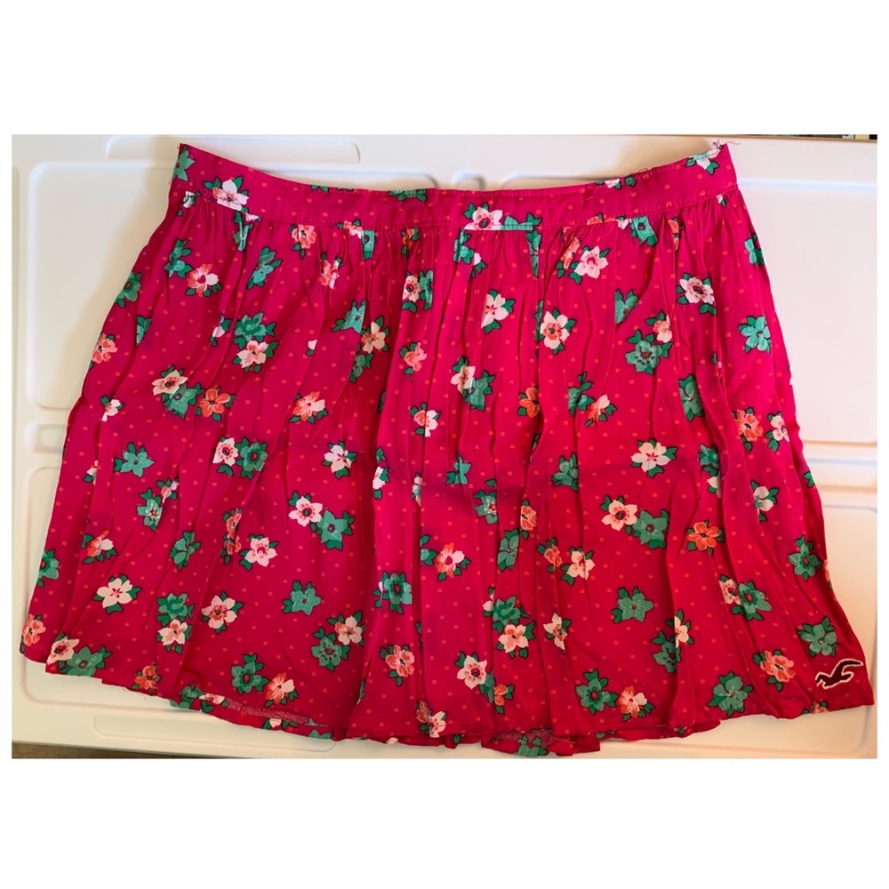 HOLLISTER WOMEN SKIRT USED GREAT CONDITION IN MEDIUM